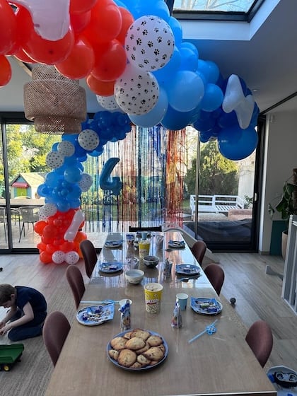 Décoration anniversaire bleu, blanc rouge, patpatrouille